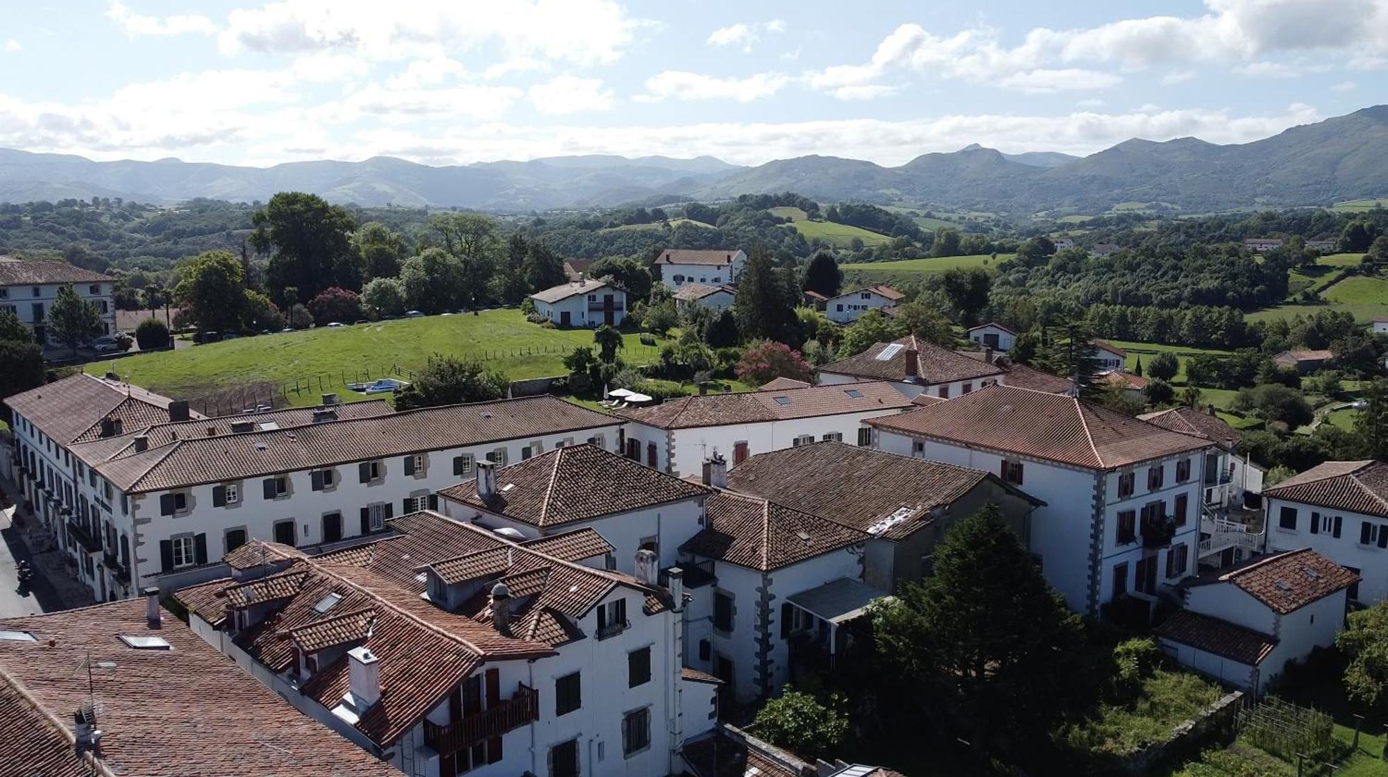 Hotel Lastiry Sare Exterior photo